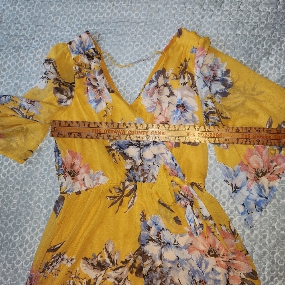 Baileyblue Floral Romper Size L. - Picture 6 of 9